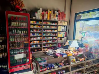三堂营业超市出兑，面积100平有烟证，可上跃层，带楼下棋牌室100平，四台麻将机两个包间，皆有稳定玩