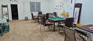 三堂营业超市出兑，面积100平有烟证，可上跃层，带楼下棋牌室100平，四台麻将机两个包间，皆有稳定玩
