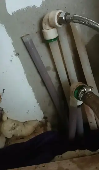 专业地热清洗 地热不热 按装大流量分水器 洗太阳能 热水器 打压 管线化冻 维修，木工、电工、水电改造、 弱电监控