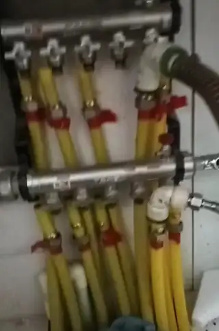 专业地热清洗 地热不热 按装大流量分水器 洗太阳能 热水器 打压 管线化冻 维修，木工、电工、水电改造、 弱电监控