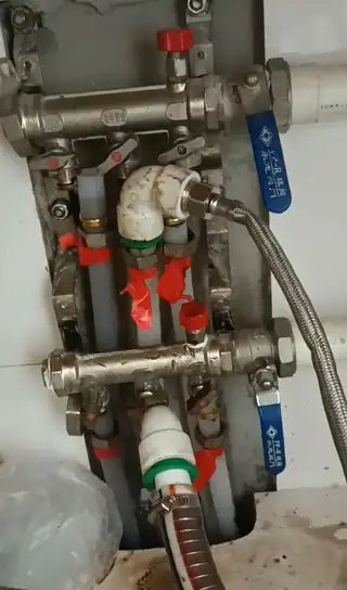 专业地热清洗 地热不热 按装大流量分水器 洗太阳能 热水器 打压 管线化冻 维修，木工、电工、水电改造、 弱电监控