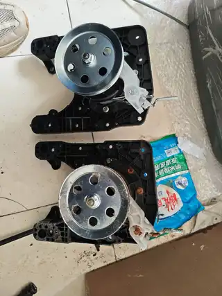 主营电工，家用电器维修。 家庭电路漏电跳闸检修，插座没电检修 漏保，空开，灯开关，插座安装更换。 家