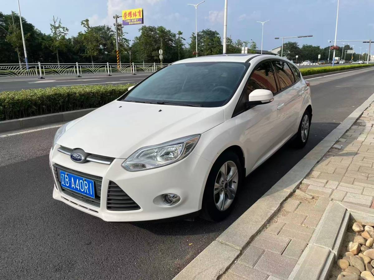 2014年福特福克斯，两厢，1.6L排量，自动挡，9万公里，大连本地一手，车况精品，1.X万，微信同