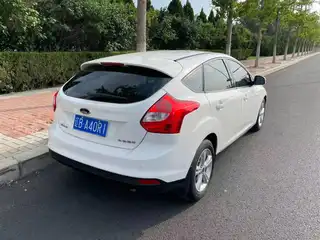 2014年福特福克斯，两厢，1.6L排量，自动挡，9万公里，大连本地一手，车况精品，1.X万，微信同