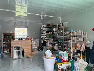 月亮湾店铺转让，空间大，适合做外卖，摆摊加工都可以。汉堡 炸鸡 外卖盖饭全套技术，所有设备齐全，现在