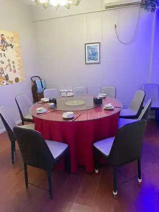 本店出兑带有KTV包间，有意者电话联系151****5223