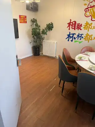 本店出兑带有KTV包间，有意者电话联系151****5223