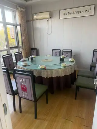 本店出兑带有KTV包间，有意者电话联系151****5223