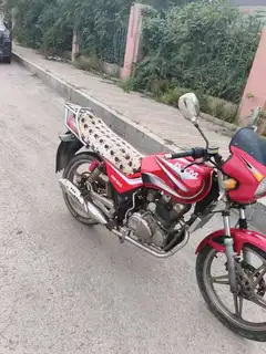 卖钱江125摩托车，一切都好用，前后新带，有意者电话联系，价格800元，非诚勿扰