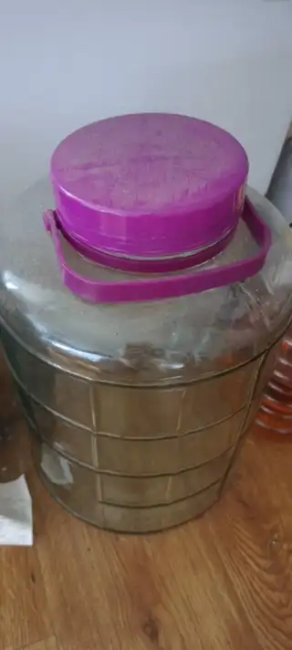 40斤装酿酒玻璃瓶，东西在三堂，有意买自取