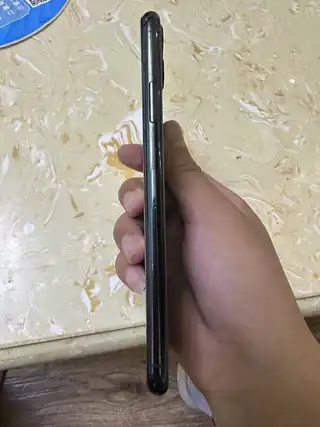 苹果11 Pro Max 64G 暗夜绿，国行三摄，账号已退，插卡即用，系统流畅不卡，拍照清晰，日常