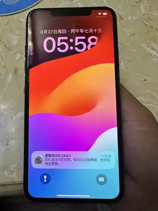 苹果11 Pro Max 64G 暗夜绿，国行三摄，账号已退，插卡即用，系统流畅不卡，拍照清晰，日常