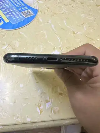 苹果11 Pro Max 64G 暗夜绿，国行三摄，账号已退，插卡即用，系统流畅不卡，拍照清晰，日常