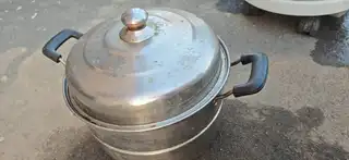50升的塑料桶，30元1个50元两个，花盆儿花盆5块钱，锅5块钱一个