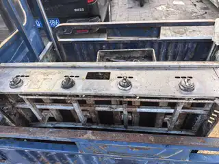 大铁板便宜出了，嘎嘎便宜，没用几回，一直放在外面了。相中直接联系我，价格好谈 地址：楼区