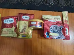 猫咪零食，都是新鲜日期，猫条1元/个，其他都5元/个