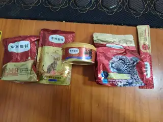 猫咪零食，都是新鲜日期，猫条1元/个，其他都5元/个