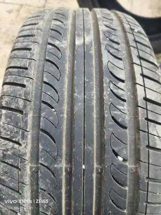 极品二手胎235/50/17马斯特是固特异旗下品牌的轮胎开花花纹儿非常好想要的抓紧