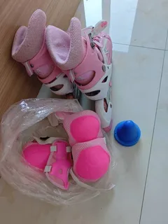 孩子用的轮滑鞋，大小可调全套护具，闲置出售