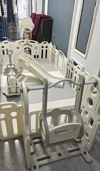 儿童围栏，9成新，带木马，滑梯，秋千，最大尺寸280*150 尺寸可以根据自己调整，围栏自取的话价格