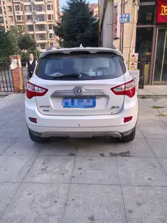 14年长安CS35手动挡.SUV.个人一手车。无事故，无火烧水淹。全车原版原漆。保险全年。价格面议。