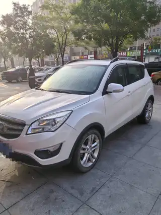 14年长安CS35手动挡.SUV.个人一手车。无事故，无火烧水淹。全车原版原漆。保险全年。价格面议。