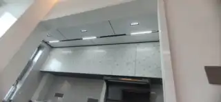 木匠现场制作家具，衣柜，鞋柜，床，榻榻米，吊顶，等等……精密台锯裁板，板子不崩边，无钉眼，二合一连接