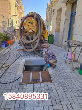 小武管道疏通公司。1，专业通下水，马桶管道下水，配备吸污车，高压清洗车，可清洗疏通各种市政大型主管道