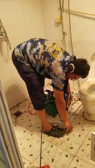 小武管道疏通公司。1，专业通下水，马桶管道下水，配备吸污车，高压清洗车，可清洗疏通各种市政大型主管道