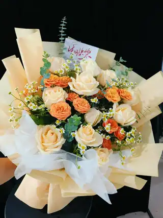 【静怡鲜花】主营：鲜花绿植、私人订制花礼、婚车布置、手捧花、开业花篮…… 地址：三堂市民广场对面静怡