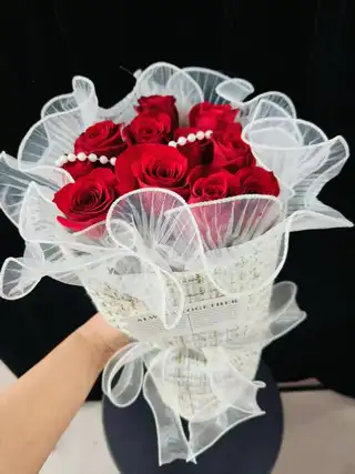 【静怡鲜花】主营：鲜花绿植、私人订制花礼、婚车布置、手捧花、开业花篮…… 地址：三堂市民广场对面静怡