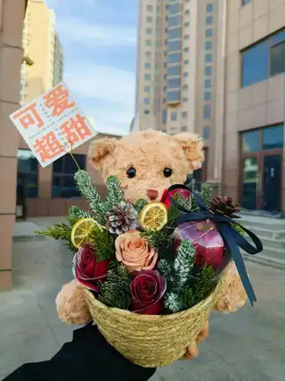 【静怡鲜花】主营：鲜花绿植、私人订制花礼、婚车布置、手捧花、开业花篮…… 地址：三堂市民广场对面静怡