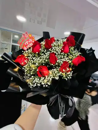 【静怡鲜花】主营：鲜花绿植、私人订制花礼、婚车布置、手捧花、开业花篮…… 地址：三堂市民广场对面静怡