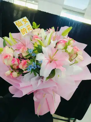 【静怡鲜花】主营：鲜花绿植、私人订制花礼、婚车布置、手捧花、开业花篮…… 地址：三堂市民广场对面静怡