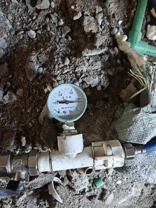 房屋装修，力工砸墙，水电改造，水电维修，瓦匠贴砖，木匠装修，衣柜，橱柜，鞋柜，吊顶，大白油工，大白维