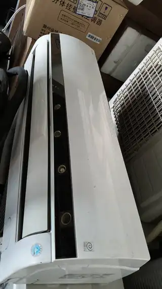 长兴岛长期销售二手精品空调，地址：三堂金宇家园东南门小宋电器（天浩酒店东行500米），成色新，可带货