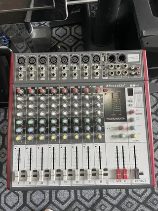 出售二手音响设备，KTV卡拉OK酒吧舞台演出K歌音箱 电视 点歌机 专业音箱 后级功放 无线话筒 前