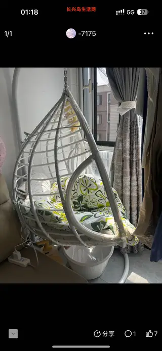 镜子150 中间一块沙发400 摇椅150