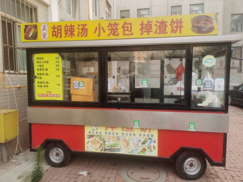 出兑 依云伴山北门早餐摊，有固定摊位，包含所有设备和技术，因家中有事，转让，接手就可以经营， 联系电