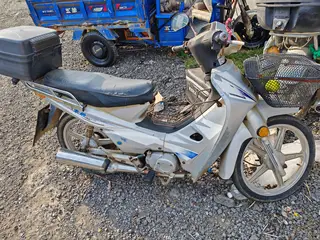 两台豪爵110，能骑能跑，不烧机油，骑行车况可以，有需要电联