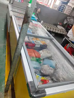 出售冷冻展柜，长一米八宽一米左右，600元，位于海景农贸市场，自取，好用的一点问题没有哈，一直在使用