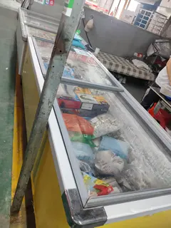 冷冻展柜600元可小议，长一米八宽80到100厘米，一直使用中摊位到期便宜出售，海景农贸市场自取，有