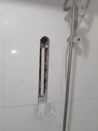 专业维修门窗透风，大风天吹哨有声，精准测漏维修各种水电问题，疏通下水，安装灯具洁具，定做各种钢网纱窗
