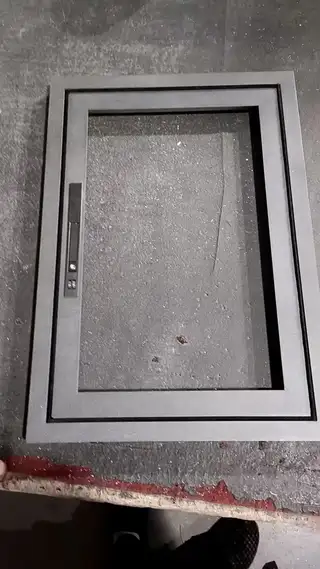 专业维修门窗透风，大风天吹哨有声，精准测漏维修各种水电问题，疏通下水，安装灯具洁具，定做各种钢网纱窗