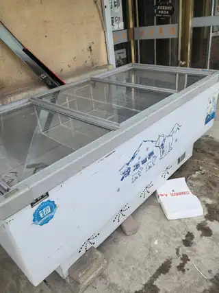 商用冷冻展示柜，纯铜管冷冻柜，2米*1米的，好用，楼区自提