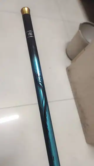 长兴岛楼区鱼竿退坑不钓了，手竿40元未下水竿稍绳子没了，28偏19钓，路亚竿2米4下水两次M钓性25