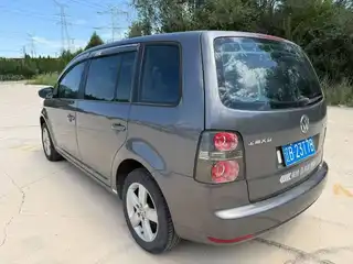 13年大众途安 手动挡1.4t 特别皮实耐用的发动机 五座大空间 拉人拉货首选 再开十年还没问题！便