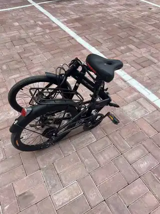 二手闲置折叠自行车，五月份购买，700购入，骑了几次后一直闲置，不超五次，可以说是99新，无锈点，携