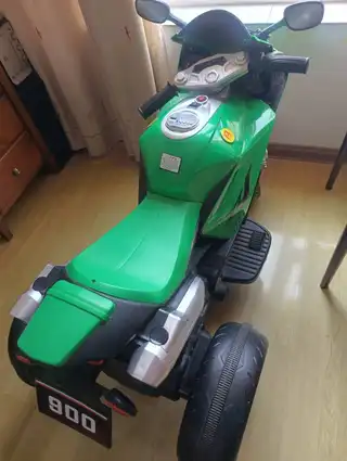 儿童电动摩托车，带音乐，可充电，八九成新，质量保证，能骑到14岁，海景自取！