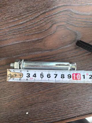 装修剩下的膨胀螺栓，不锈钢的有32个，2元一个，铁的有14个，1元一个，放着也用不上，转给有需要的人